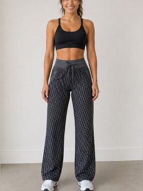 Lululemon Size 8 Gray Patterned Workout Pants High Rise